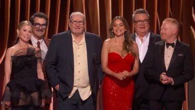 SAG Awards 2024: Modern Family Stars Sofia Vergara, Ty Burrell, Julie Bowen, Ed O'Neill, and Jesse Tyler Ferguson Reunite at The Event (Watch Video)